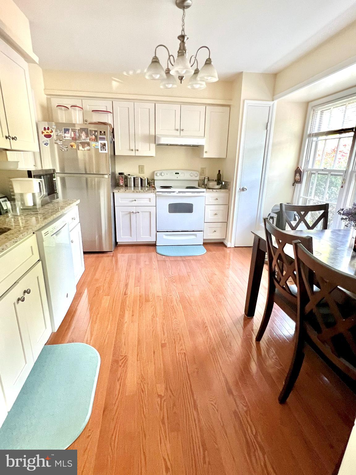 COUNTRY CREEK - Residential Lease