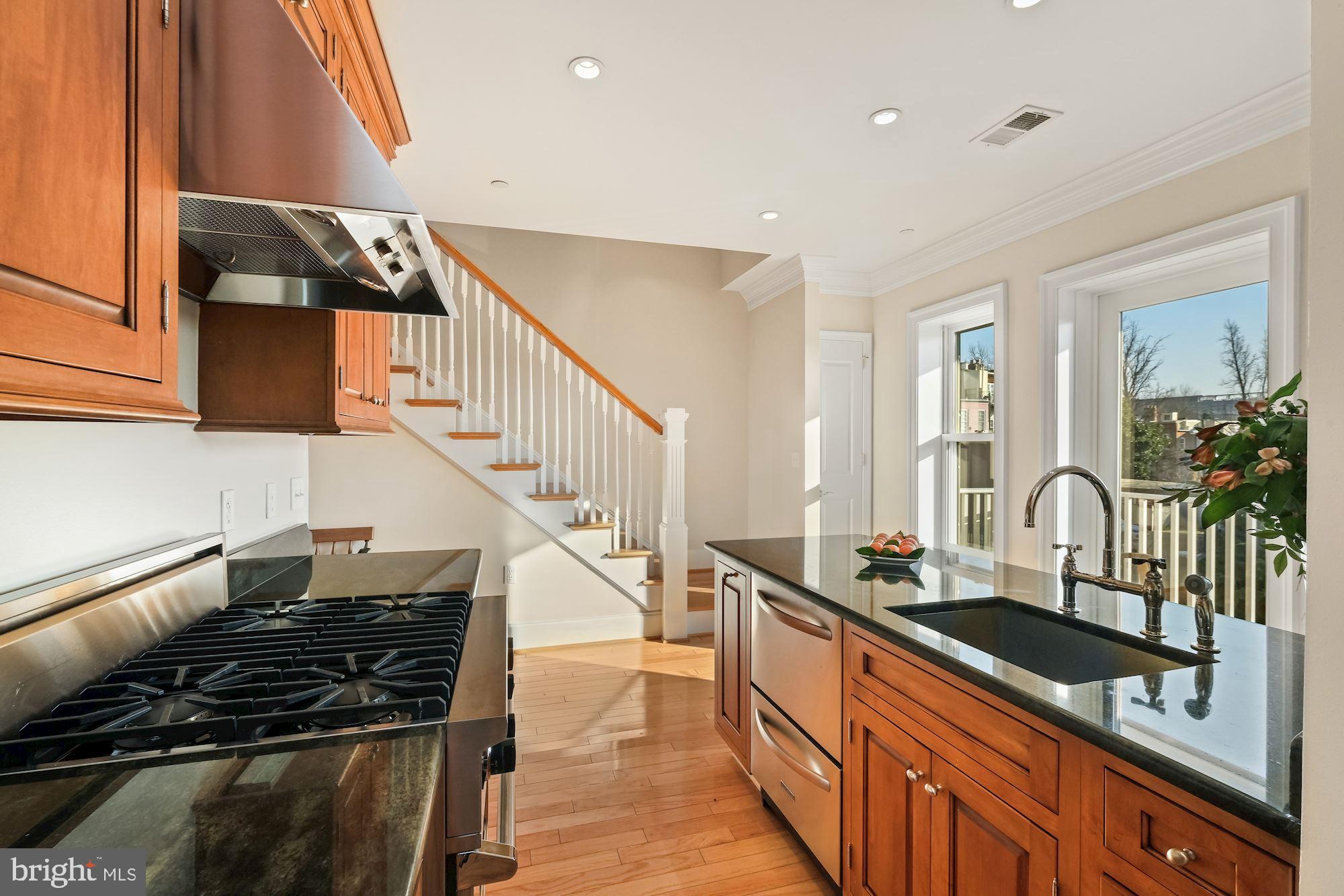 CAPITOL HILL - Residential