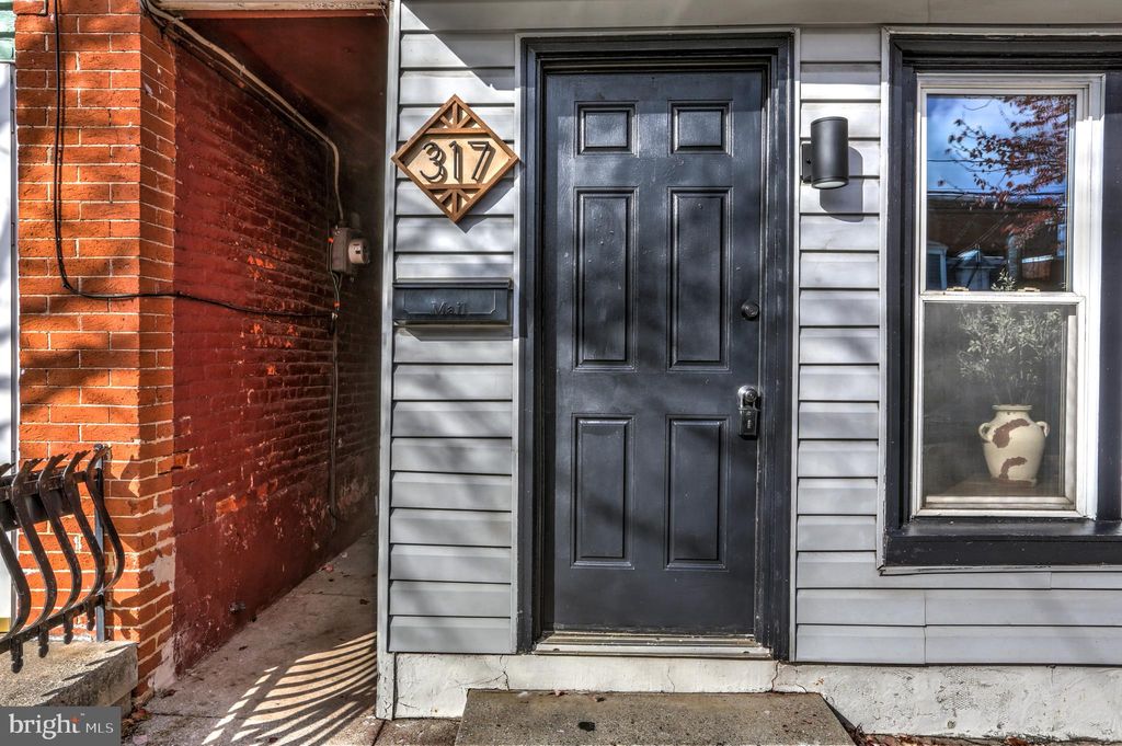 Photo of 317 W WALNUT ST, LANCASTER, PA 17603 (MLS # PALA2027594)