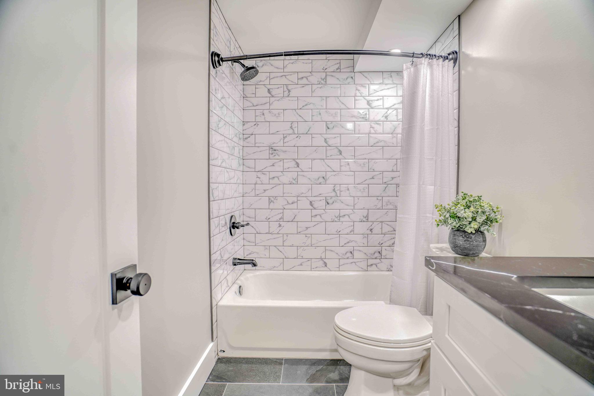 SUMMIT HOUSE - Residential