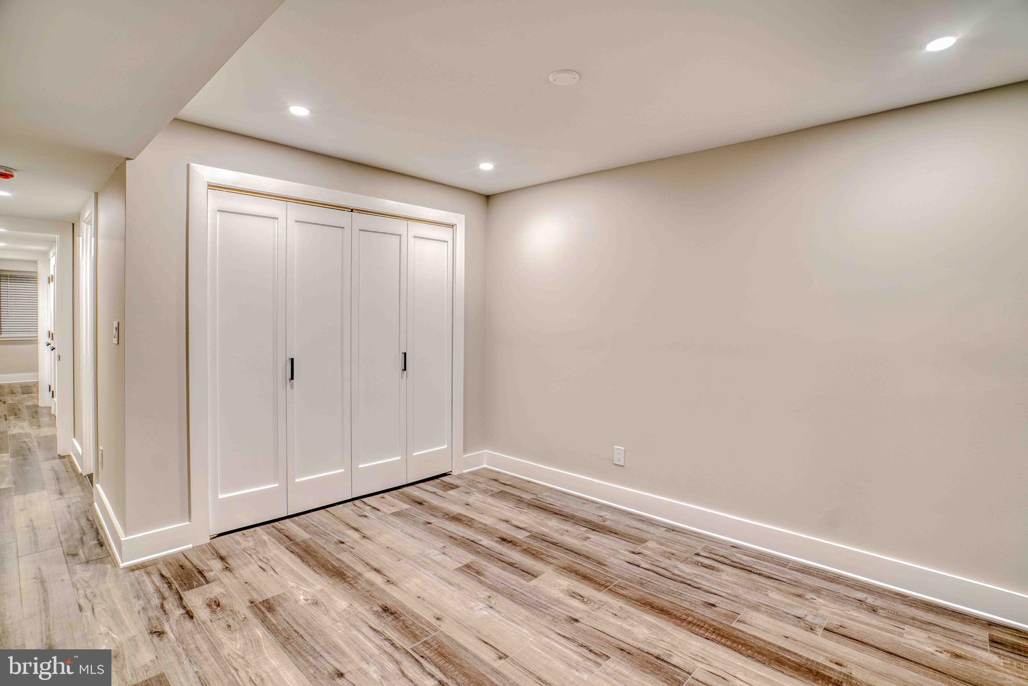 SUMMIT HOUSE - Residential