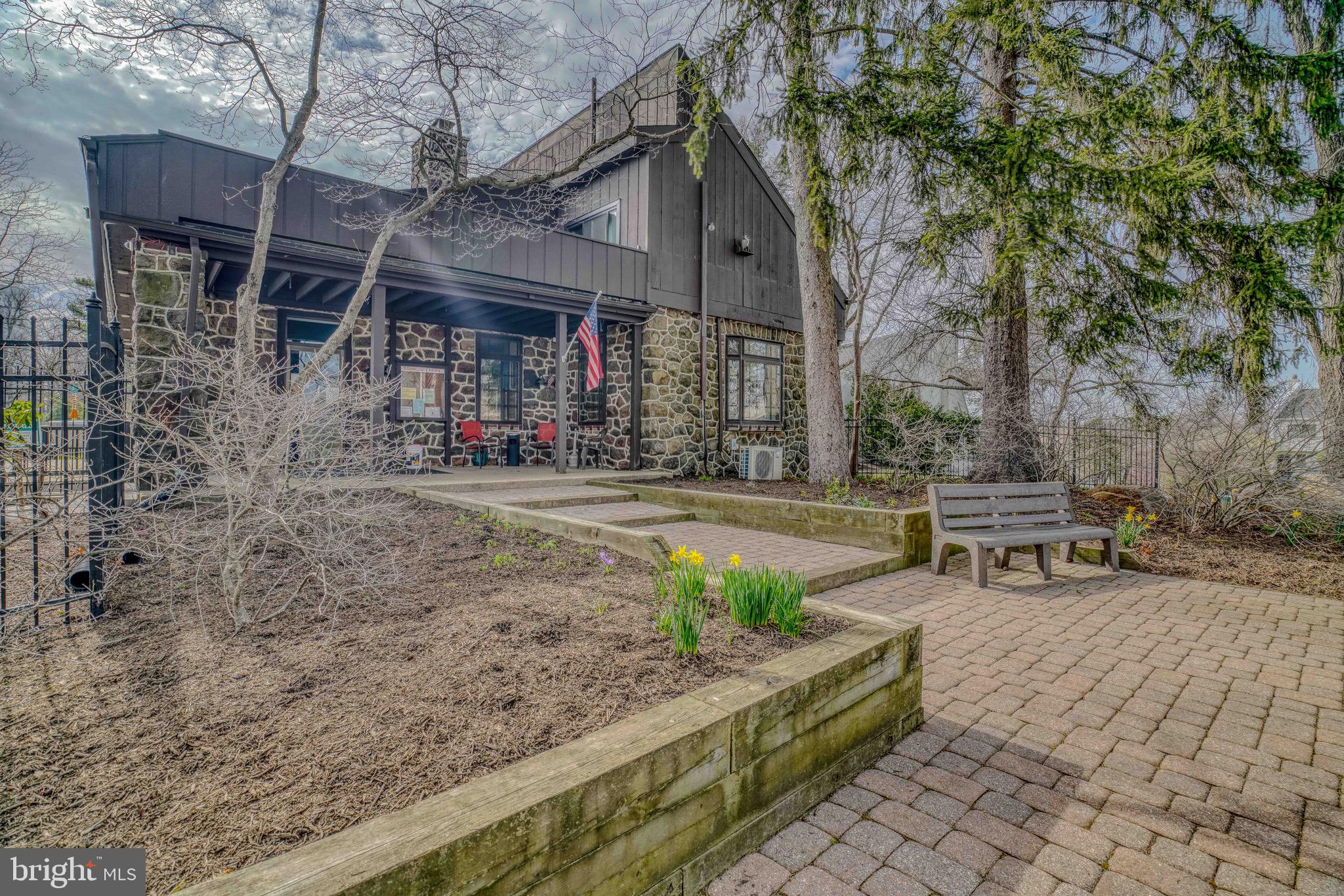 SUMMIT HOUSE - Residential