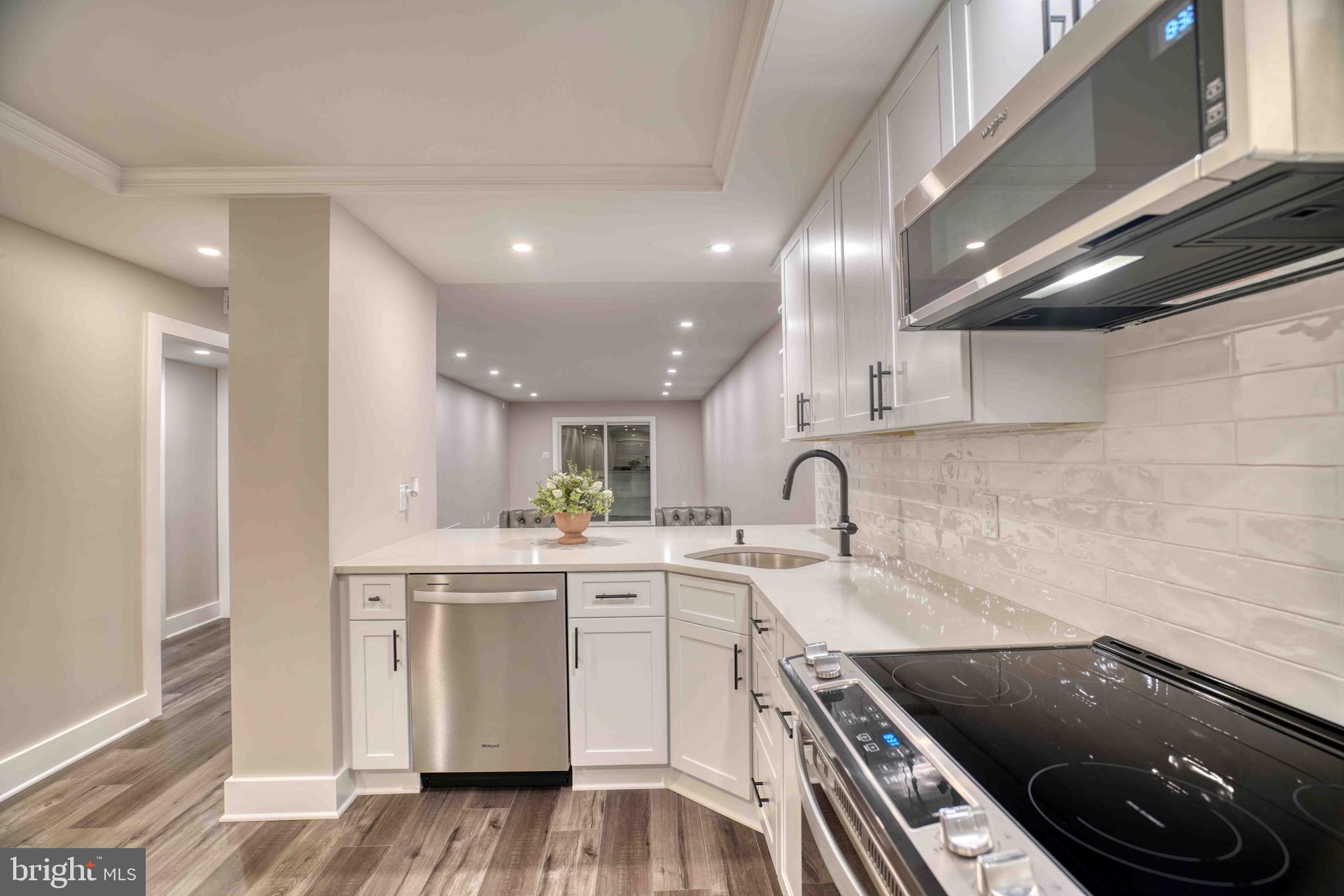 SUMMIT HOUSE - Residential