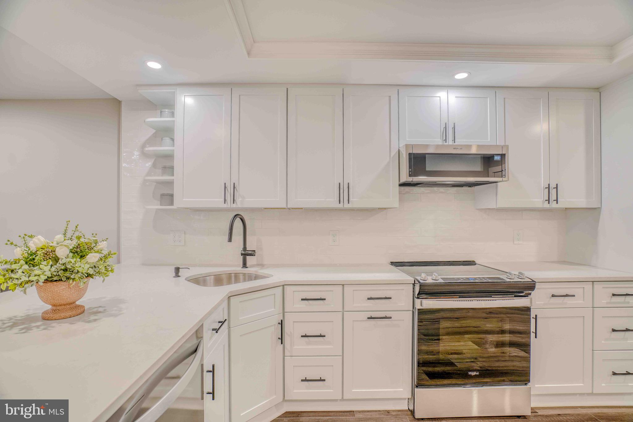 SUMMIT HOUSE - Residential