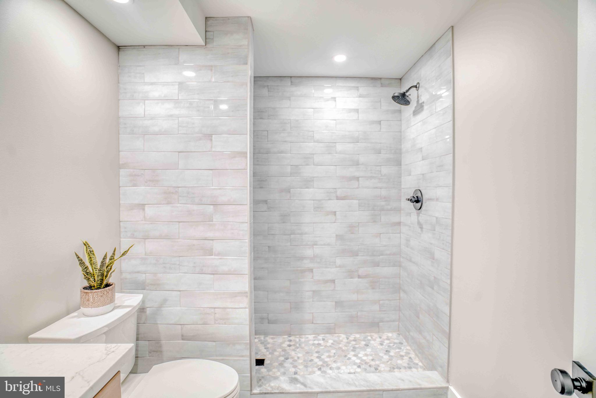 SUMMIT HOUSE - Residential