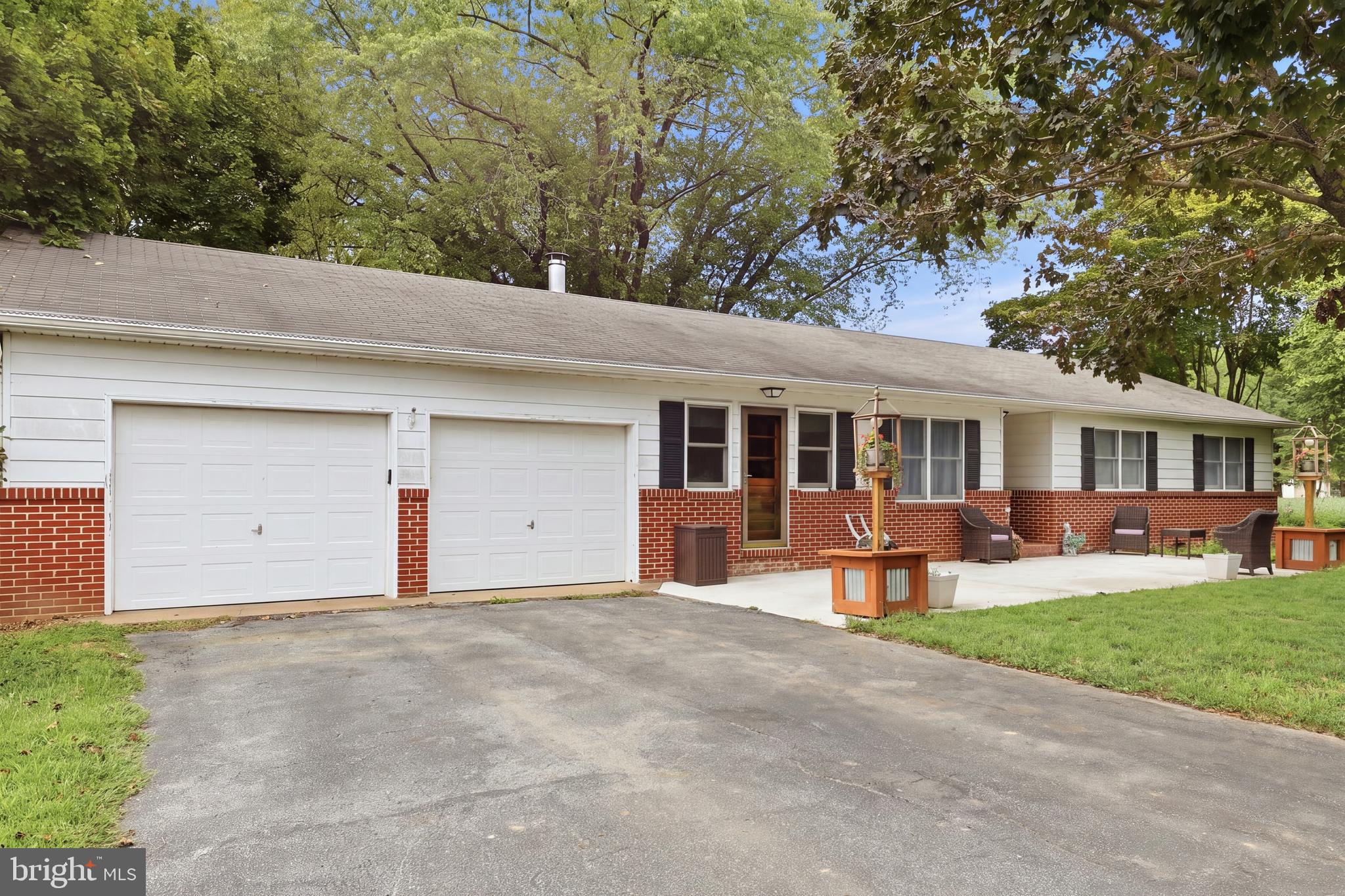 1453 E DENNEYS
