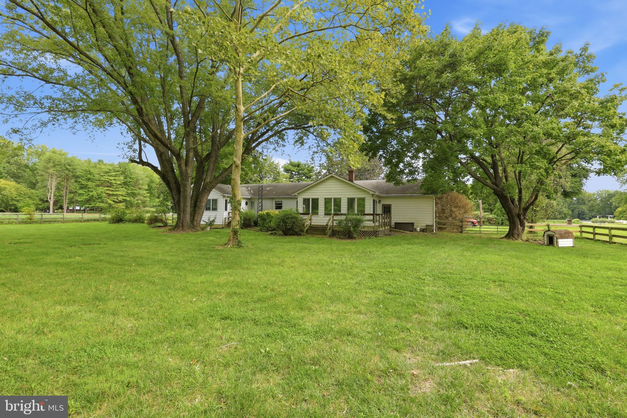 1453 E DENNEYS