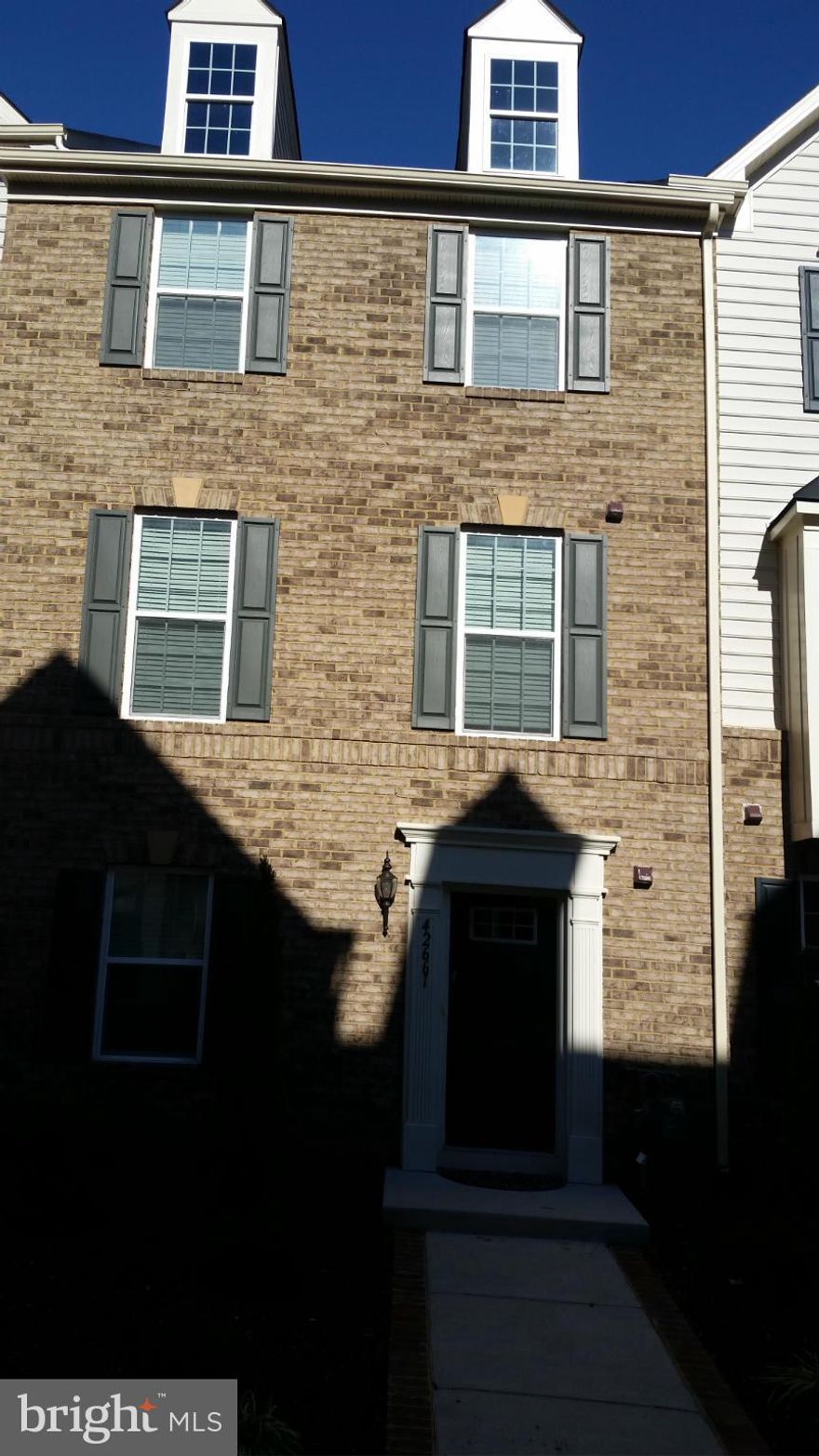 GORGEOUS 2 CAR GARAGE, 3BR & 2.5 BATH, GAS FIRE PLACE  DECK OFF THE KITCHEN.TOWN HOUSE IN ARCOLA CENTER RIGHT OFF RT 50 CLOSE TO SHOPPING, SCHOOLS, 66.GOURMET KITCHEN, GRANITE, SS APPL. HW, TILE FLOORS. NEW ADDRESS SAYS STERLING BUT IS CLOSE TO THE SOUTH RIDING AREA . VACANT & READY FOR NEW TENANT THANKS FOR SHOWING.