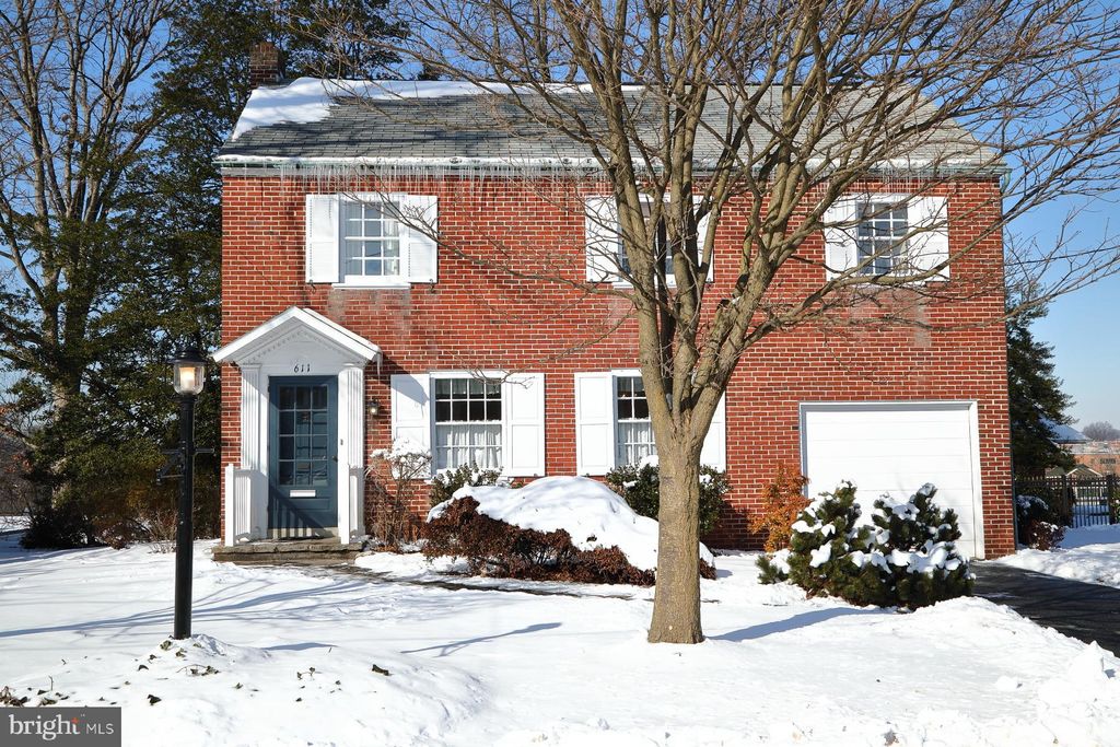 Photo of 611 E College Avenue, ELIZABETHTOWN, PA 17022 (MLS # PALA2063466)