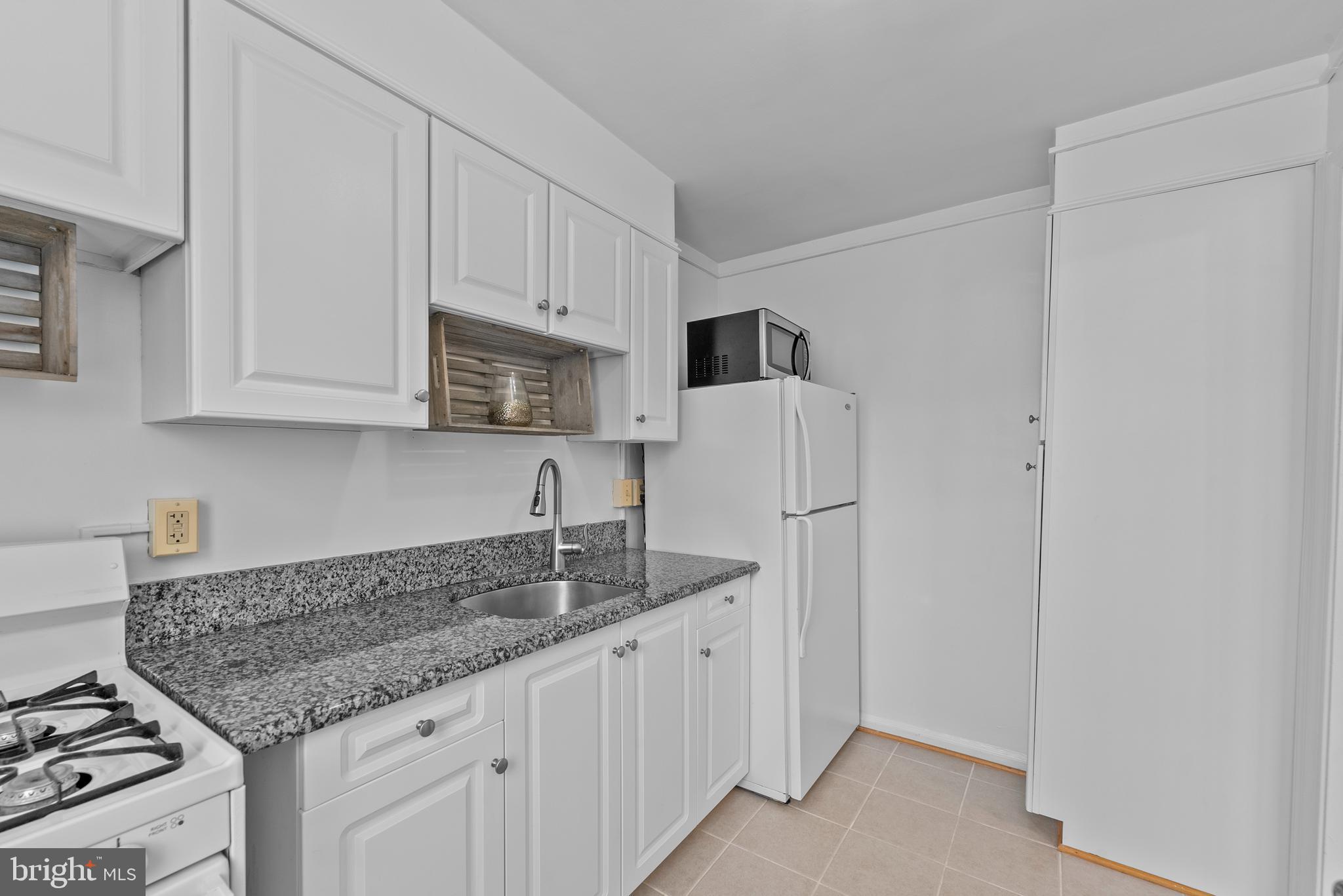 BELLE VIEW - Residential Lease