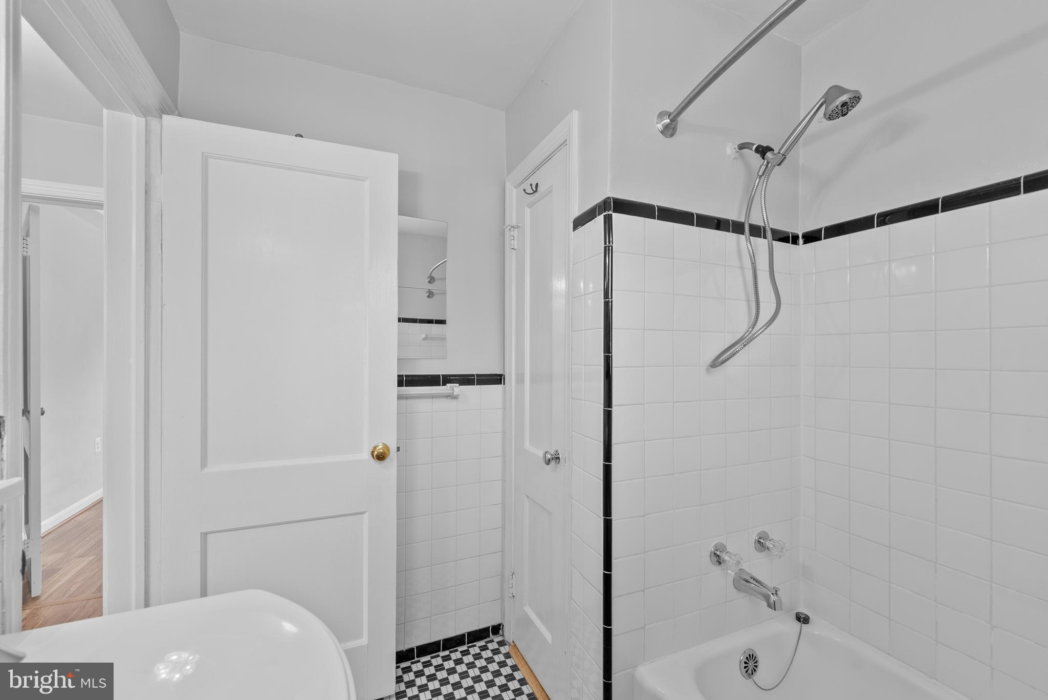 BELLE VIEW - Residential Lease