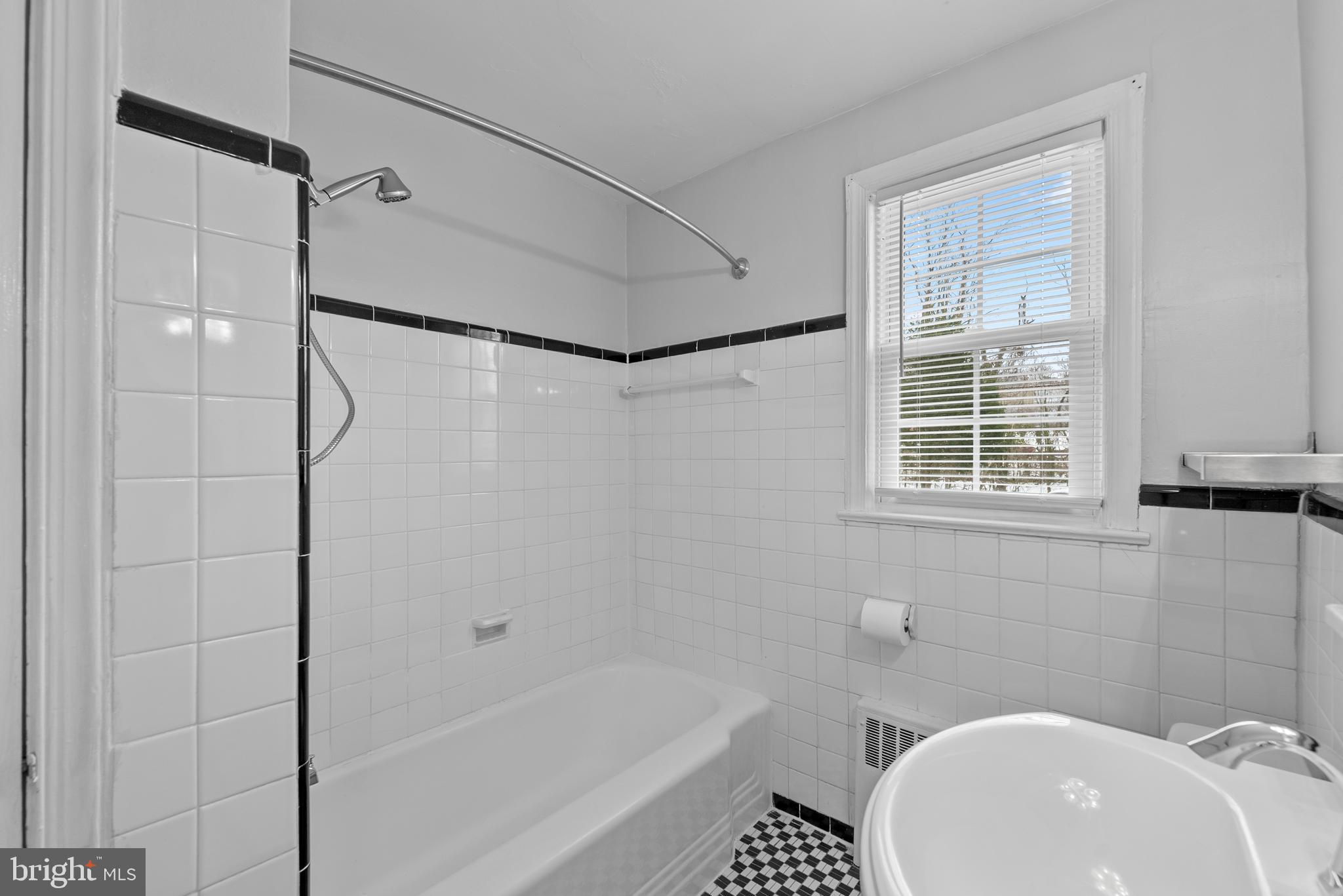 BELLE VIEW - Residential Lease