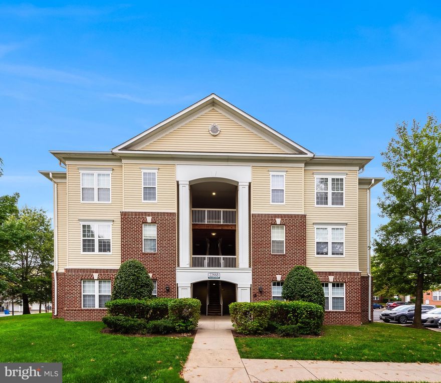 Move in immediately into this rare ground floor unit. 2 bedroom, 2 full bathrooms and move in ready. New carpets, appliances including refrigerator, range and microwave, renovated bathrooms with new tub and blinds make this unit fresh and ready for immediate occupancy. New lighting enhances natural light and provide bright open living space. Nest thermostat installed along with new hot water heater just installed. Brambleton is highly desired community and access to HOA amenities provided. No pets.  Will not last long, move in NOW!