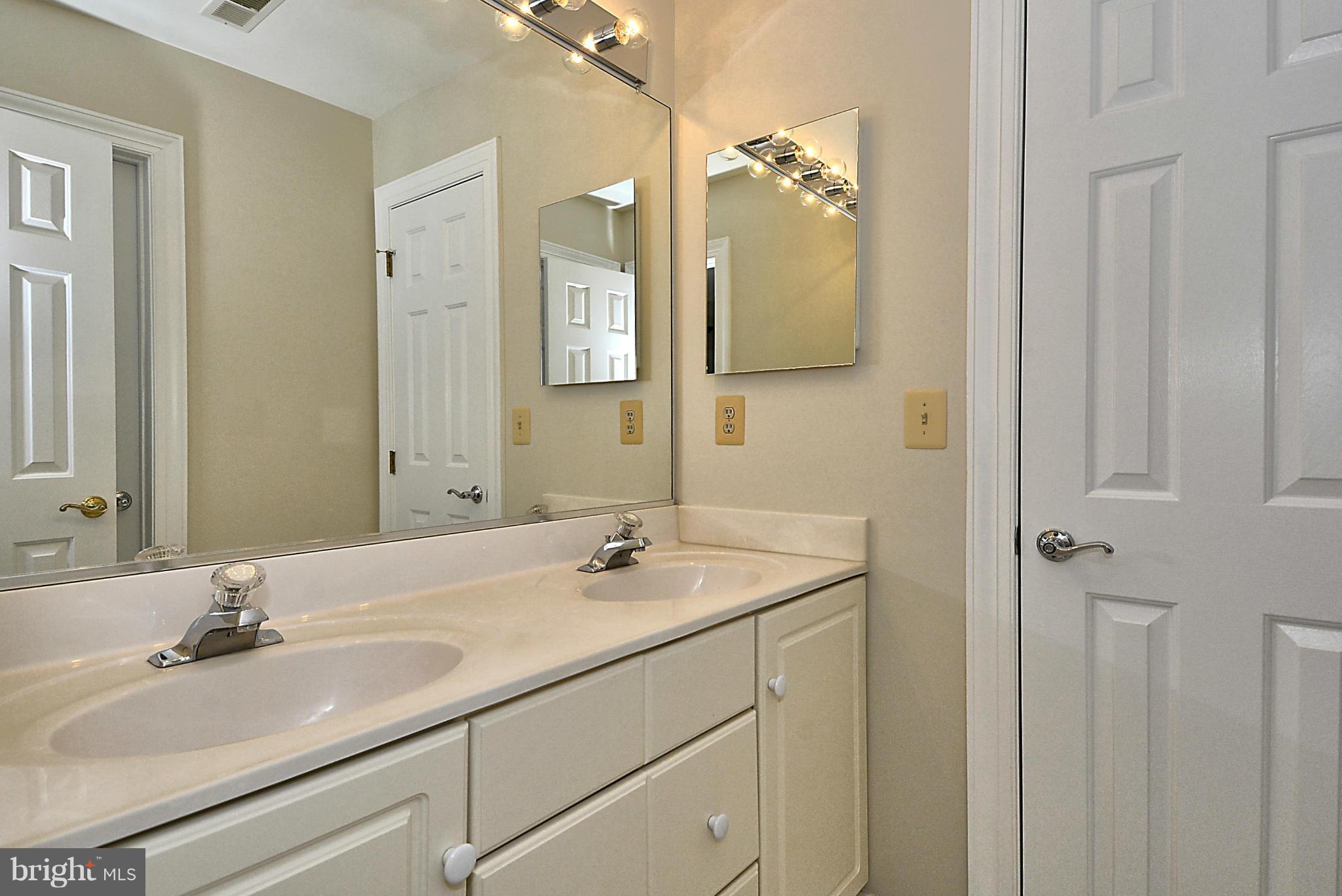 TWELVE OAKS - Residential