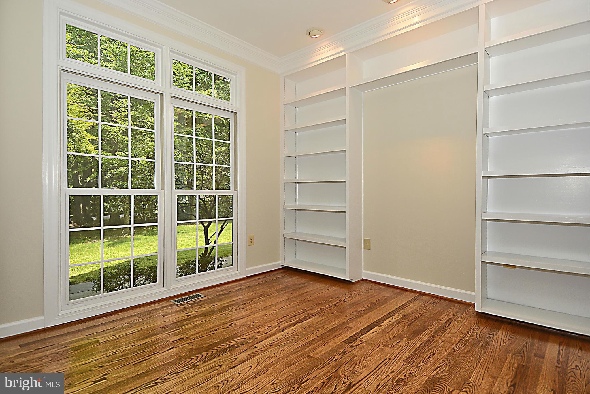 TWELVE OAKS - Residential
