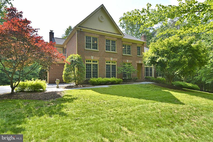 Welcoming True Colonial. Exquisite high quality construction w/intricate handmade mouldings,decorator touches & 3FP. Nicely situated upon 5-acres. Expansive Master Ste w/Gas FP, Sitting Rm, luxury bath & private balcony. Additionally on UL there's Jack-n-Jill Ste & Princess Ste'S. Gleaming HW flooring. Gourmet K. 1st floor Library. Bright/Sunny Sunroom. 2-tiered Deck. Many Updates! HOME WARRANTY