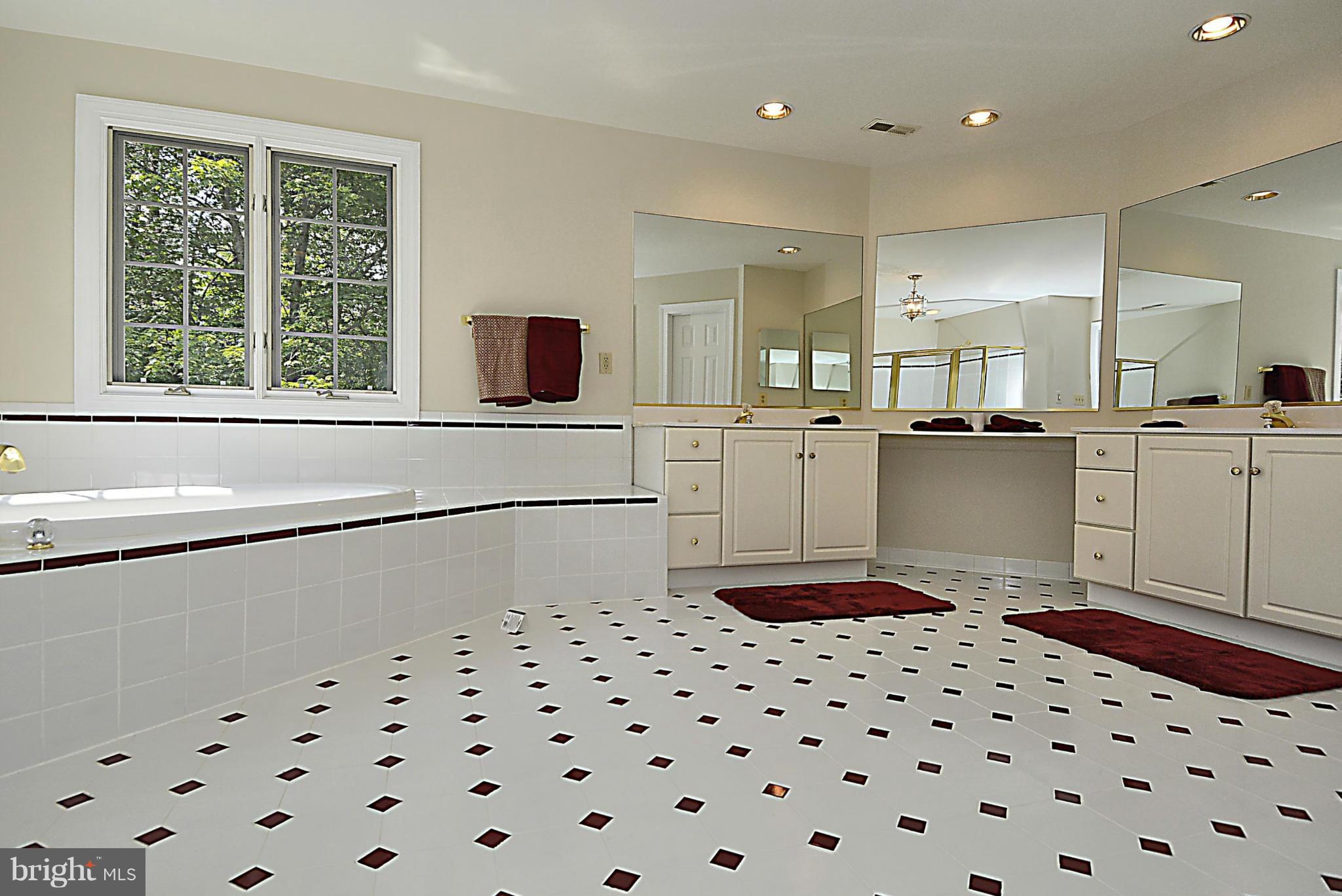 TWELVE OAKS - Residential