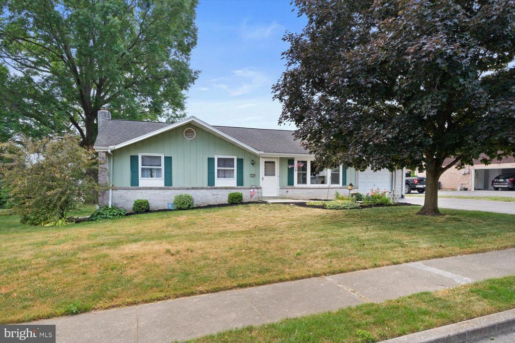 Photo of 320 PARKVIEW DR, MANHEIM, PA 17545 (MLS # PALA2036142)