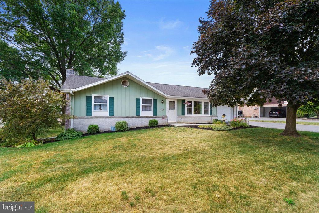 Photo of 320 PARKVIEW DR, MANHEIM, PA 17545 (MLS # PALA2036142)