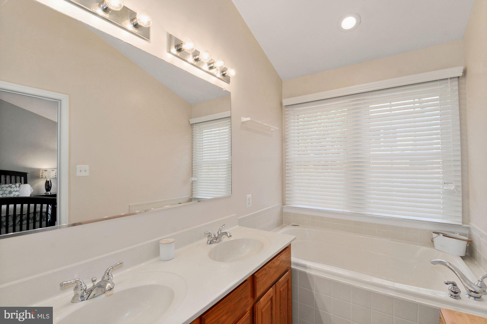 RANDOM HILLS LAND BAY - Residential