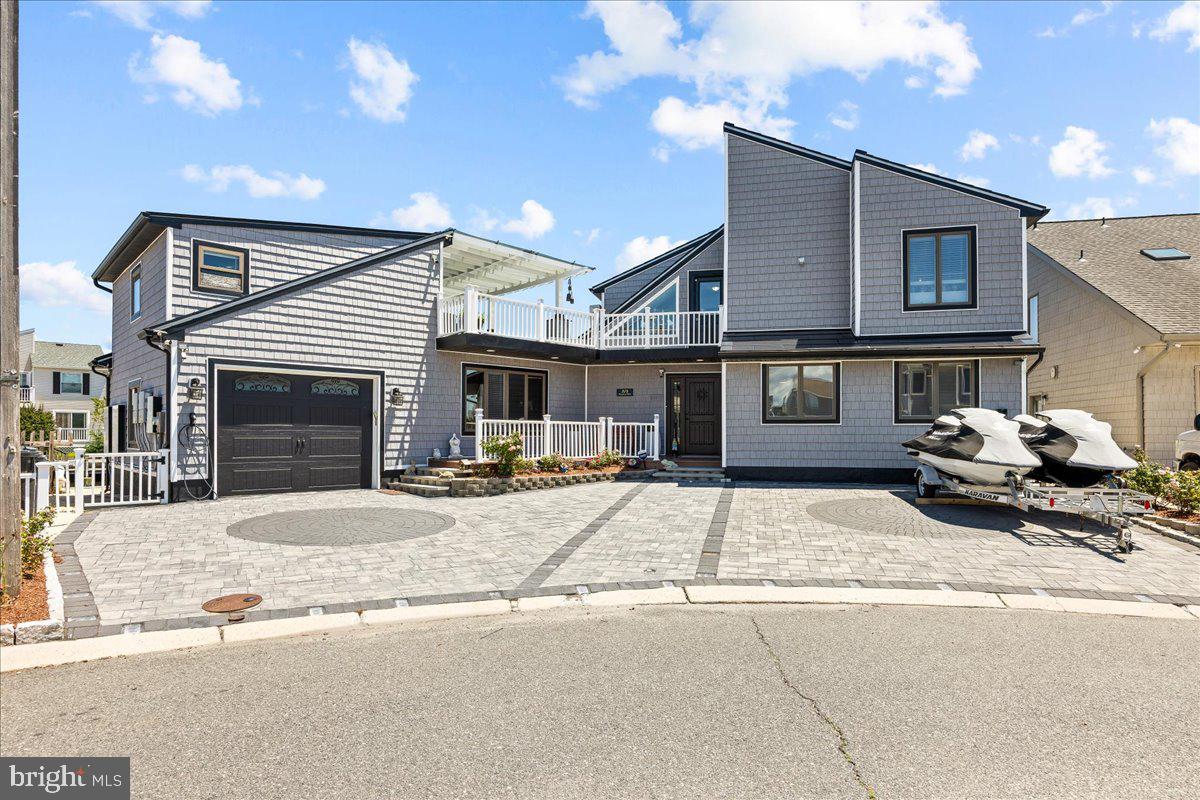 89 BENJAMIN BOULEVARD