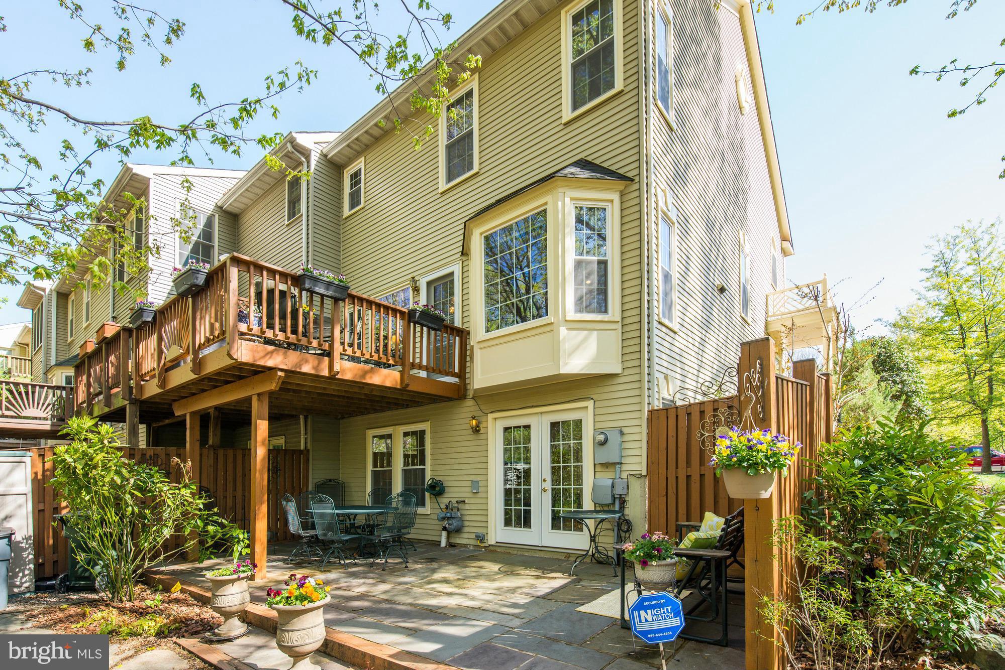 ISLAND CREEK - Residential