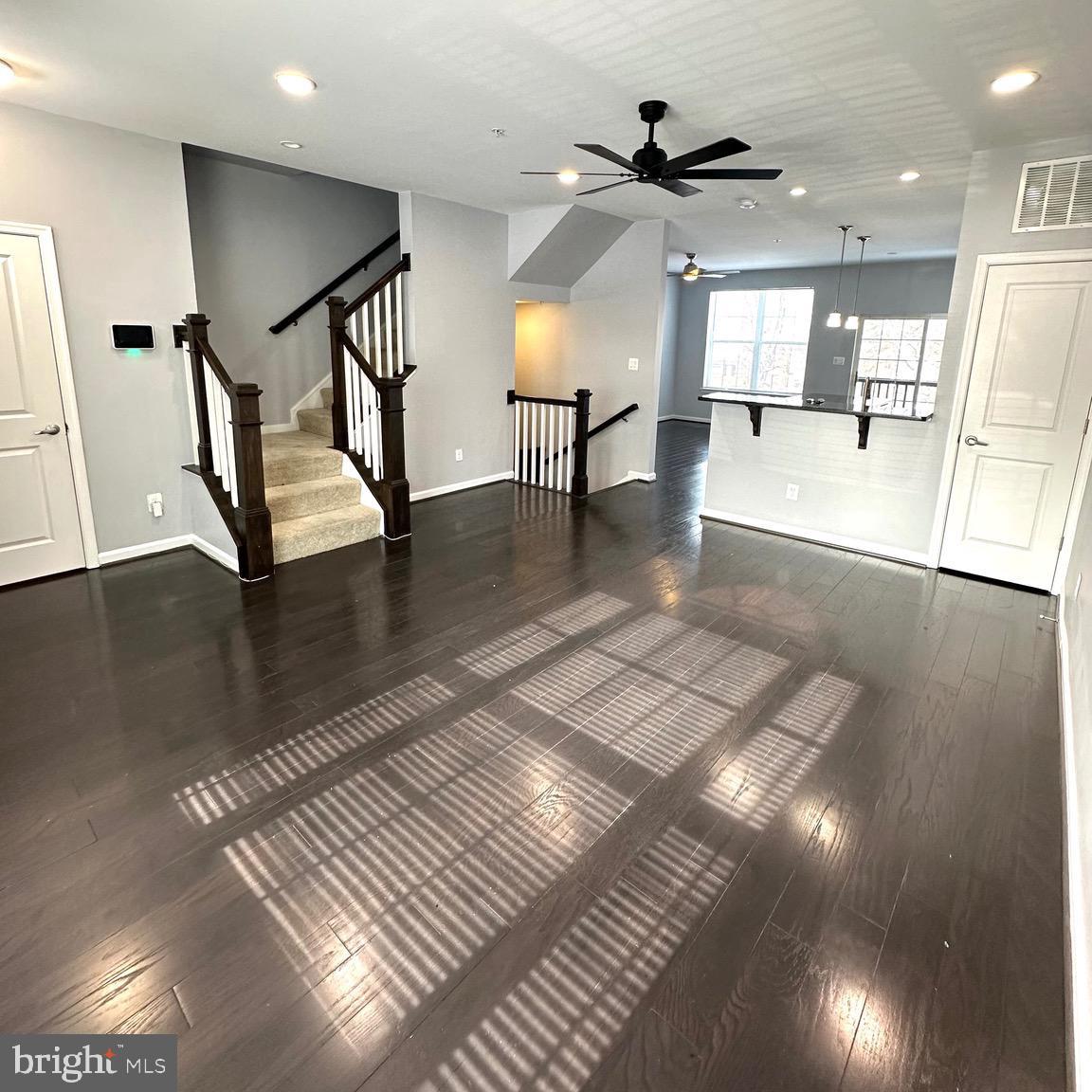 COLUMBIA RUN TOWNHOMES - Residential Lease