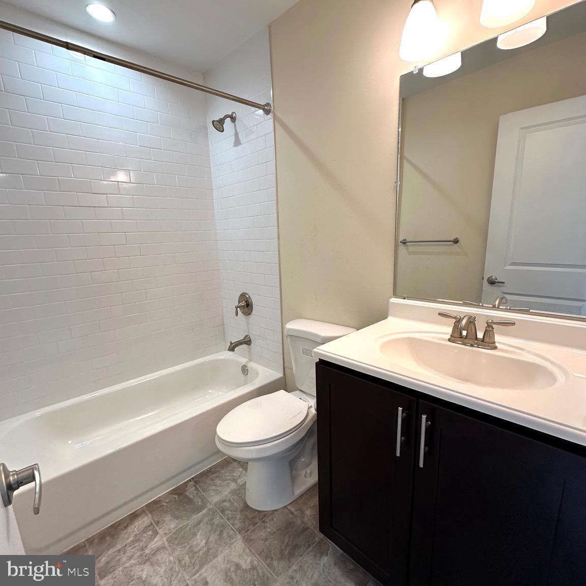 COLUMBIA RUN TOWNHOMES - Residential Lease