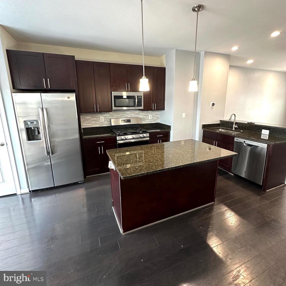 COLUMBIA RUN TOWNHOMES - Residential Lease