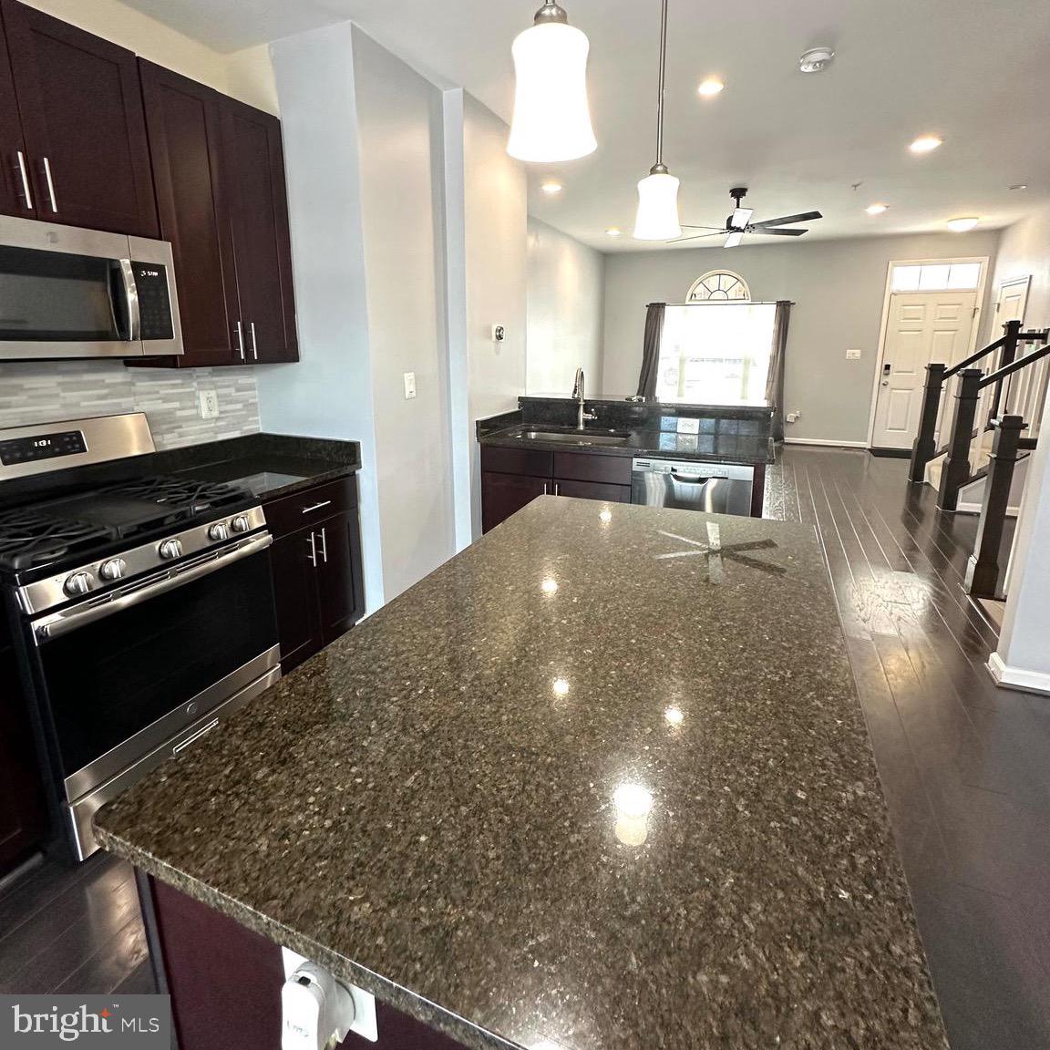 COLUMBIA RUN TOWNHOMES - Residential Lease