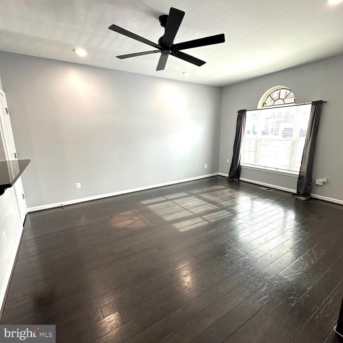 COLUMBIA RUN TOWNHOMES - Residential Lease