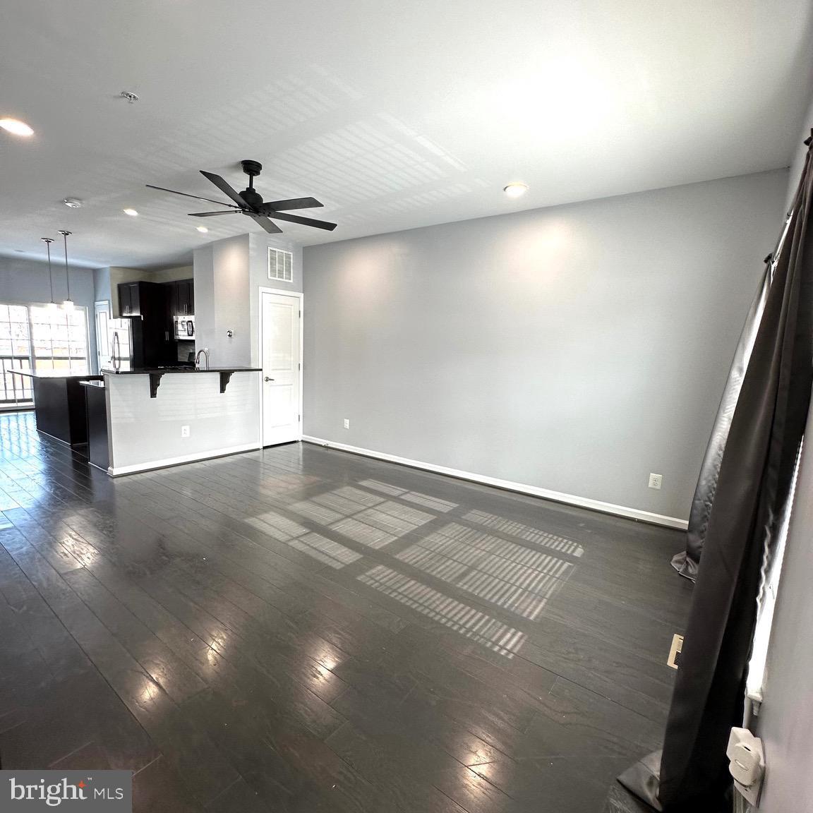 COLUMBIA RUN TOWNHOMES - Residential Lease