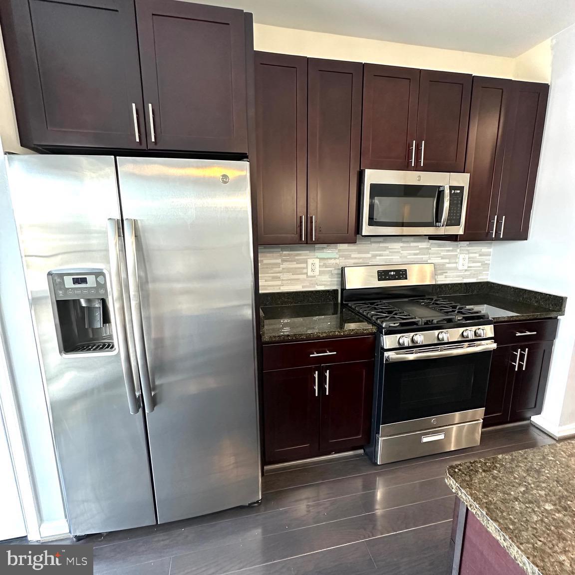 COLUMBIA RUN TOWNHOMES - Residential Lease