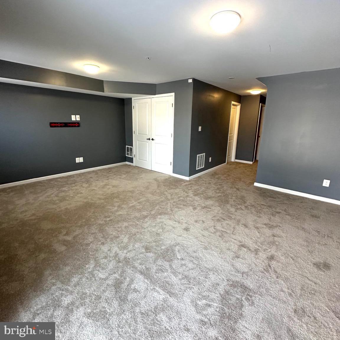 COLUMBIA RUN TOWNHOMES - Residential Lease