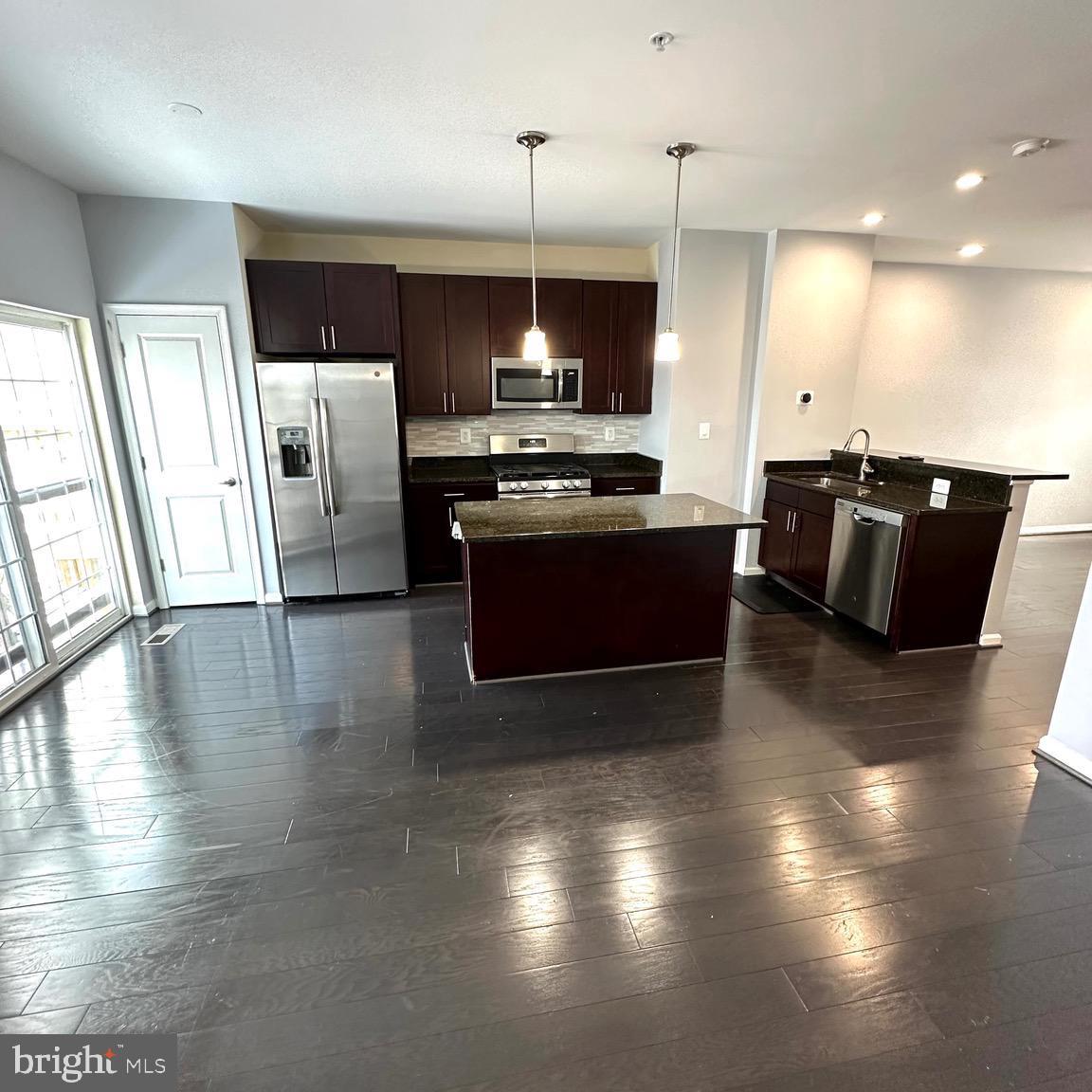 COLUMBIA RUN TOWNHOMES - Residential Lease