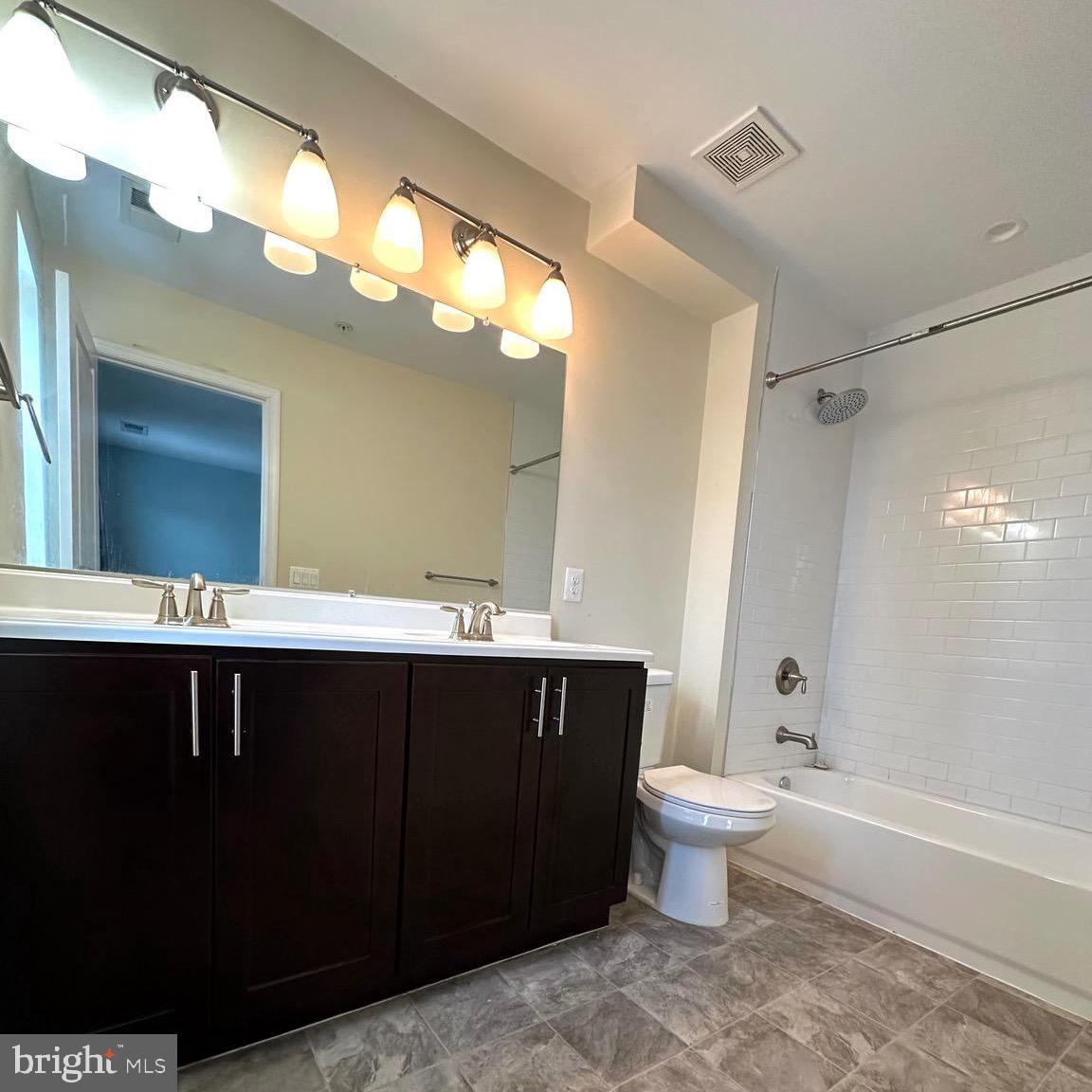 COLUMBIA RUN TOWNHOMES - Residential Lease