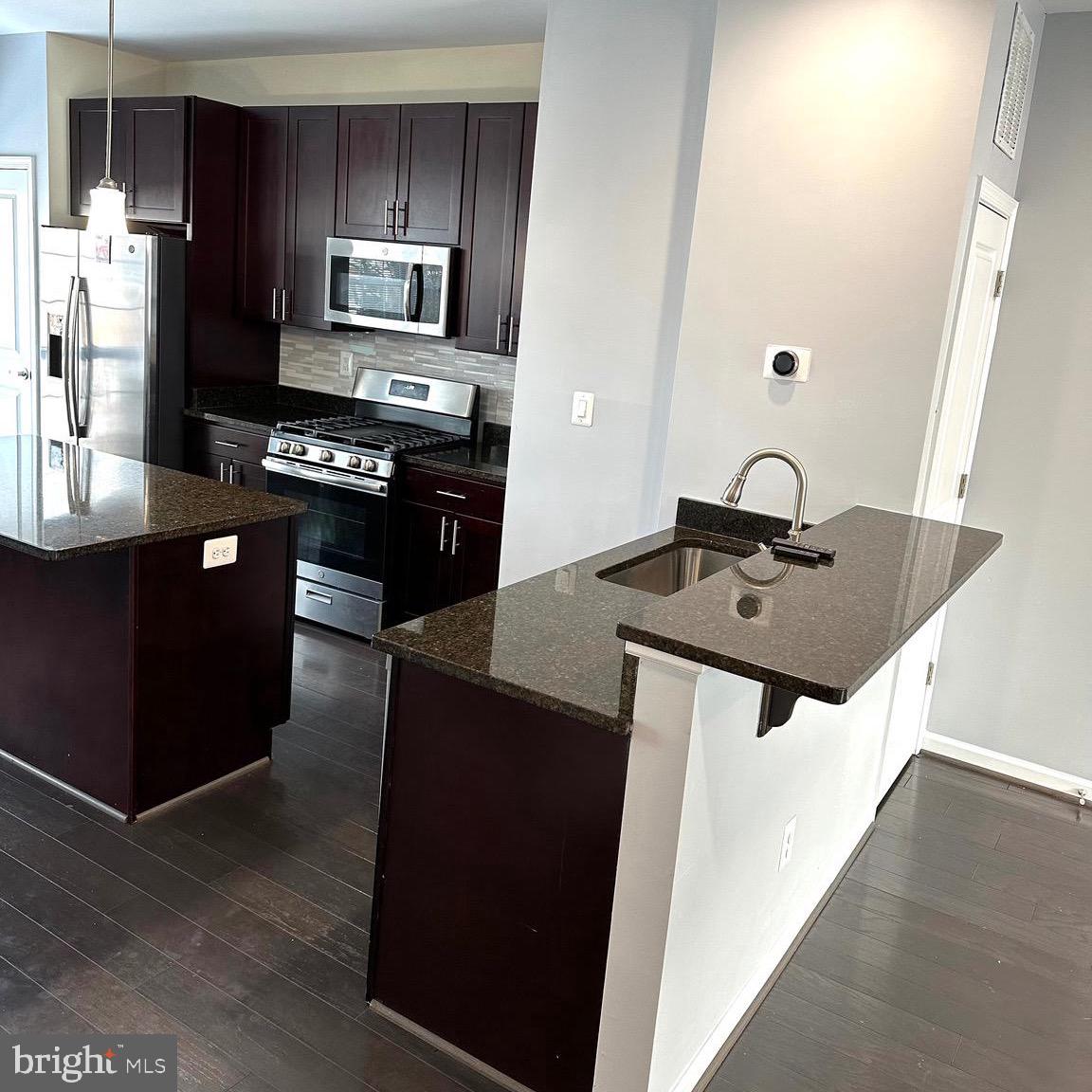 COLUMBIA RUN TOWNHOMES - Residential Lease