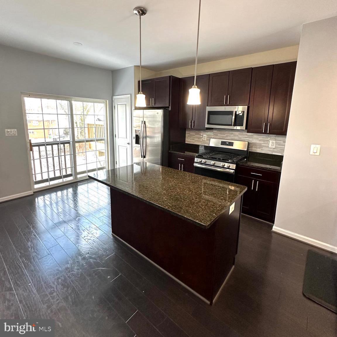 COLUMBIA RUN TOWNHOMES - Residential Lease