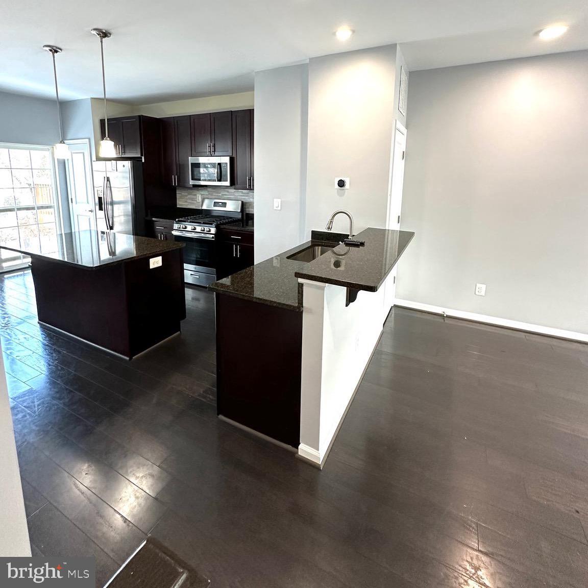 COLUMBIA RUN TOWNHOMES - Residential Lease