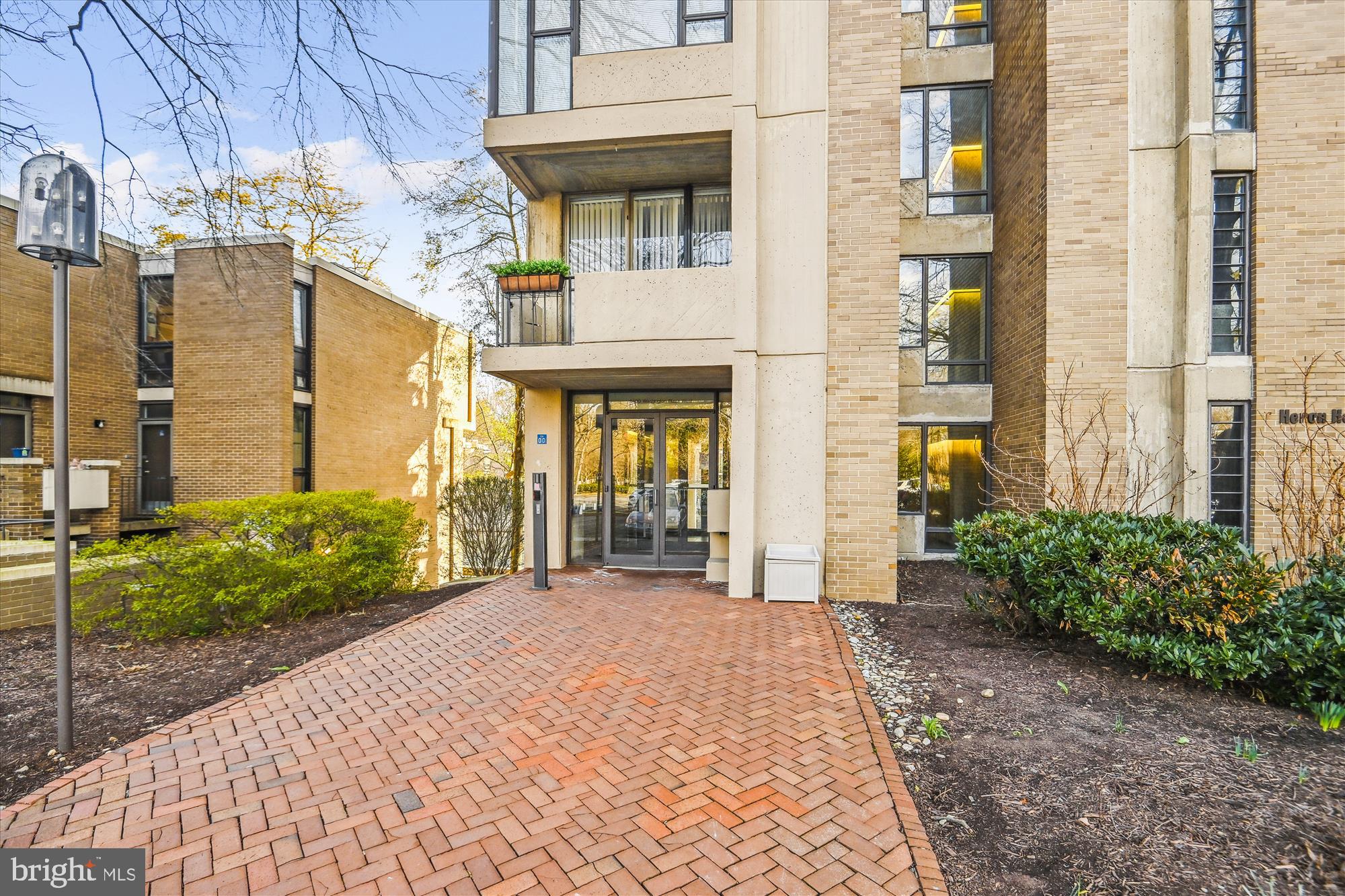 WASHINGTON PLAZA - Residential Lease