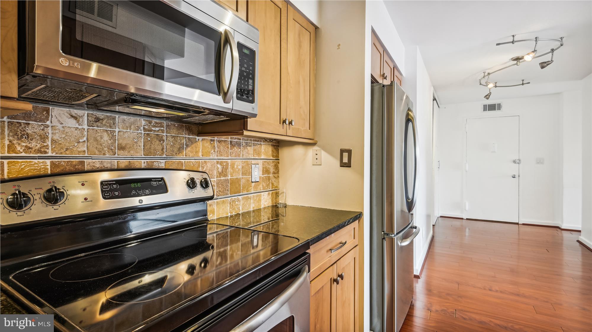 WASHINGTON PLAZA - Residential Lease