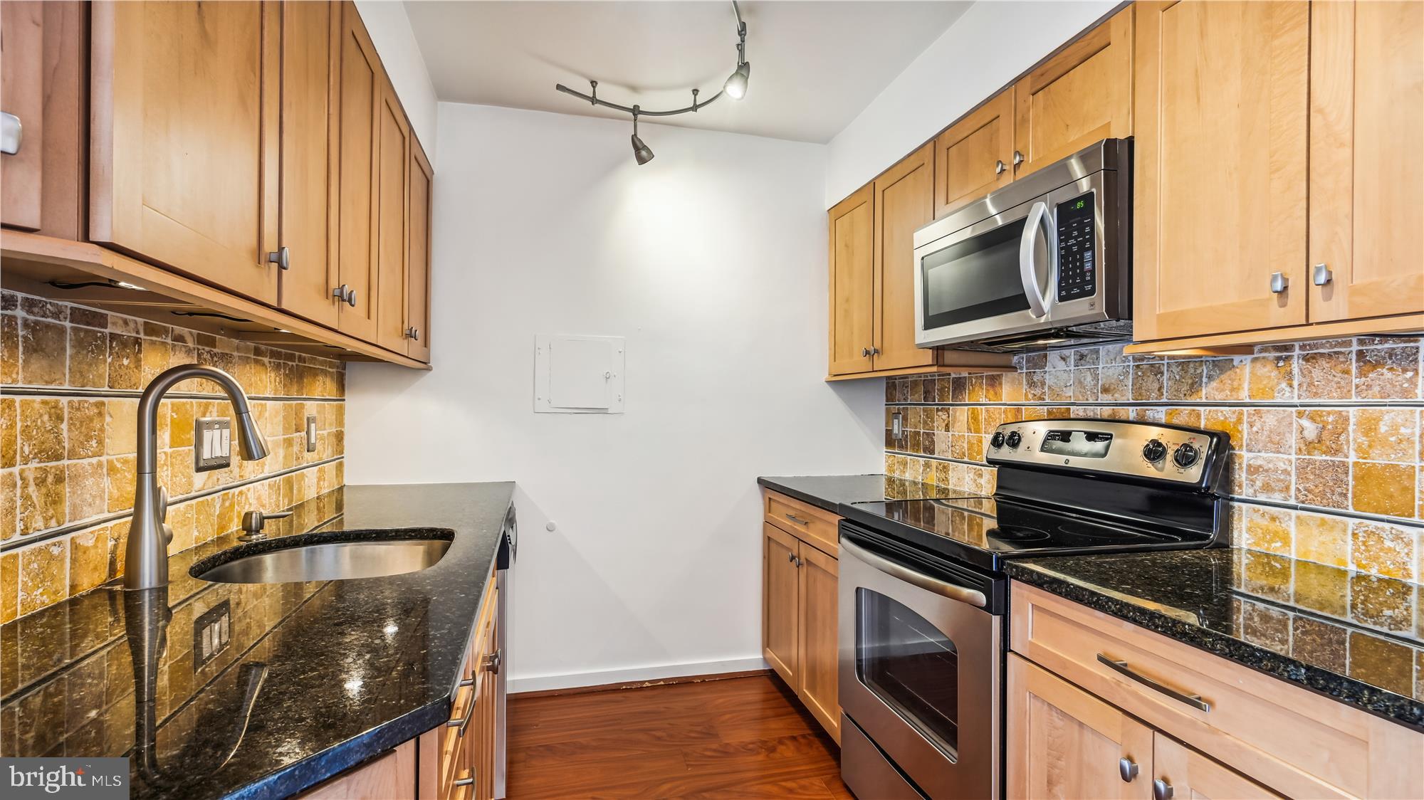 WASHINGTON PLAZA - Residential Lease