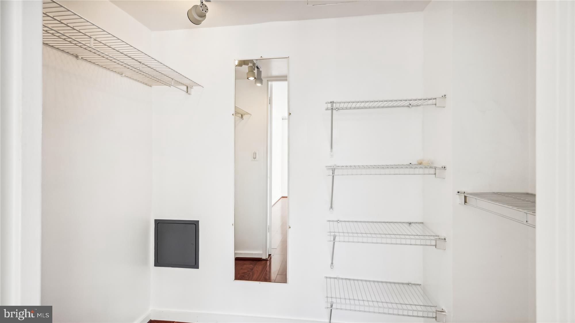 WASHINGTON PLAZA - Residential Lease