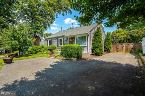 Photo of 2017 Edgar Court, FALLS CHURCH, VA 22043 (MLS # VAFX2332828)