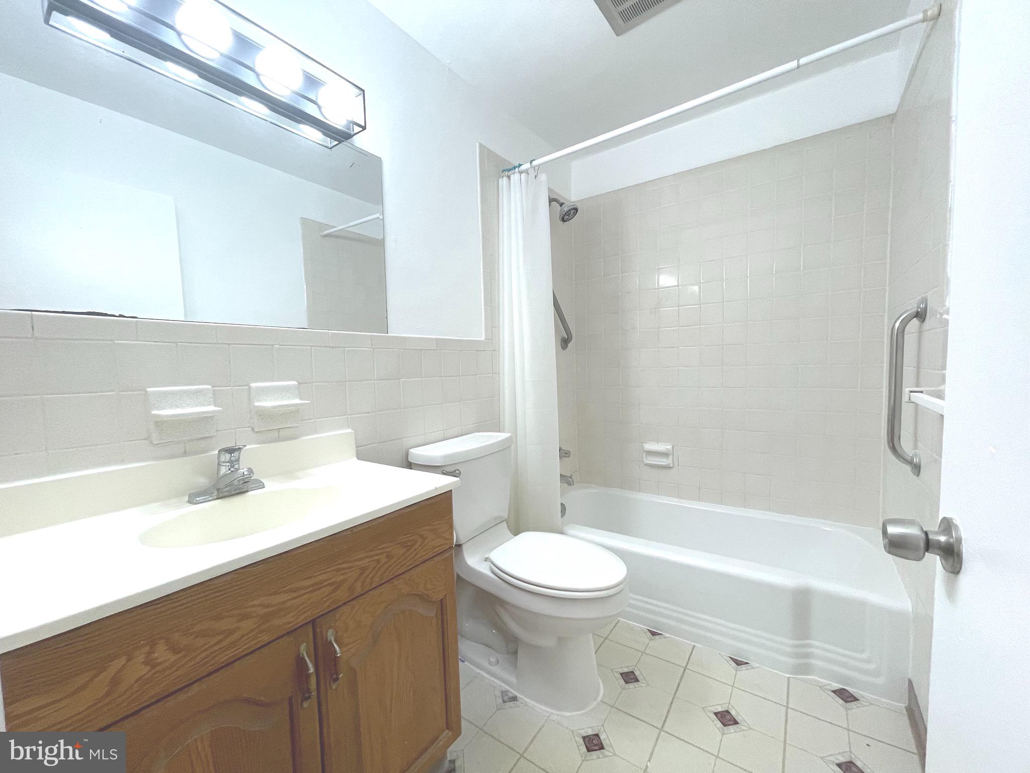 COURT OF HENDERSON - Residential Lease