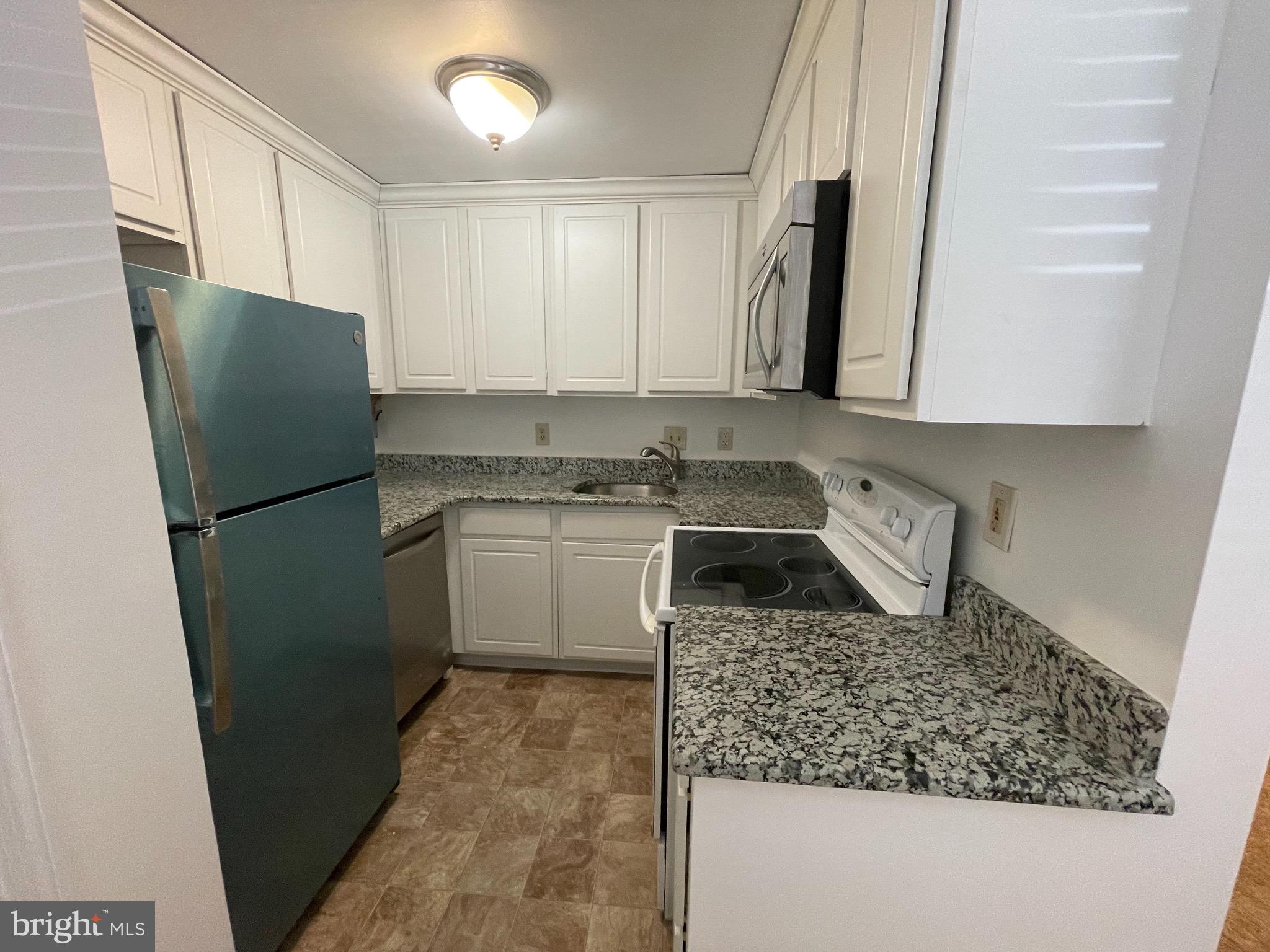 COURT OF HENDERSON - Residential Lease