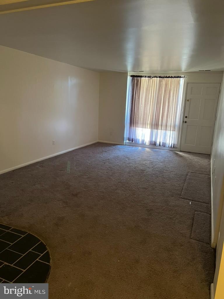 HUNTLEY SQUARE CONDOMINIUMS - Residential