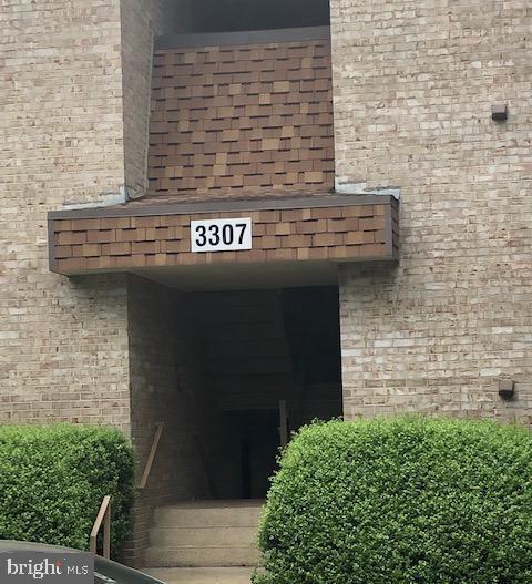 HUNTLEY SQUARE CONDOMINIUMS - Residential