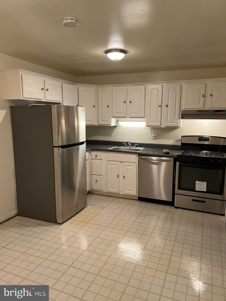 HUNTLEY SQUARE CONDOMINIUMS - Residential