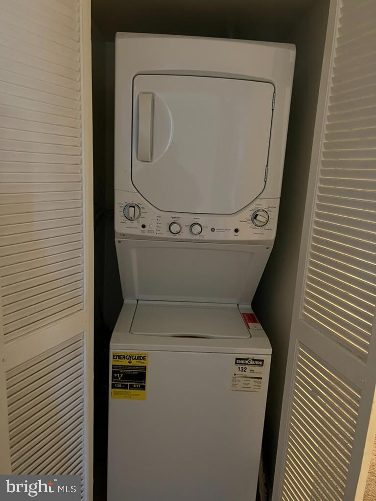 HUNTLEY SQUARE CONDOMINIUMS - Residential